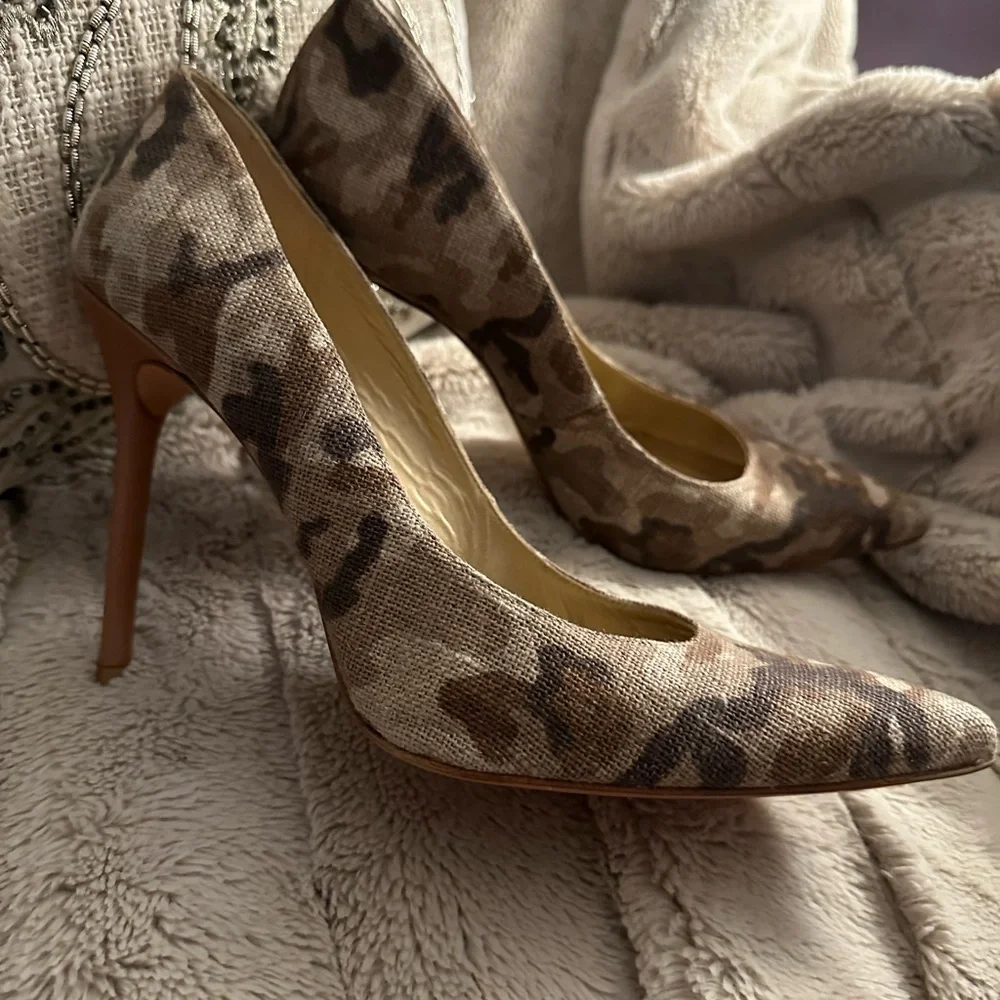 STUART WEITZMAN heels - Picture 2 of 10